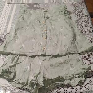 H&M Sage Green Top with Daisy Print